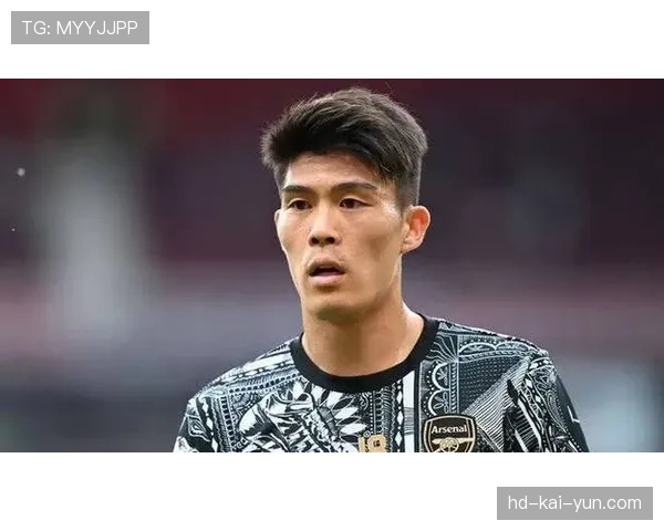 阿尔特塔的“边后腰”新实验:富安健洋在阿森纳体系中的角色演变 阿尔特塔的“边后腰”新实验:富安健洋在阿森纳体系中的角色演变